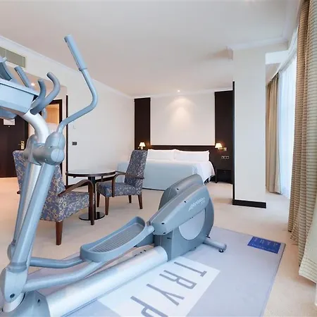 Exe Centro Hotel 4*