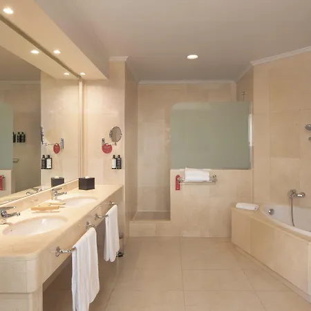 Exe Centro Hotel 4*