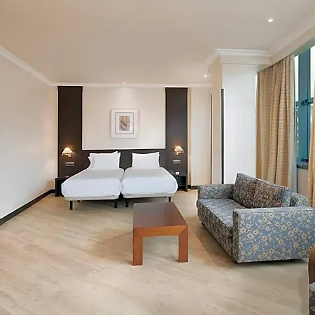 Exe Centro 4* Οβιέδο